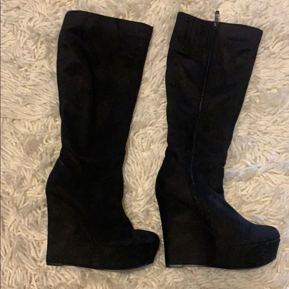 Trendy Pair of Suede boots